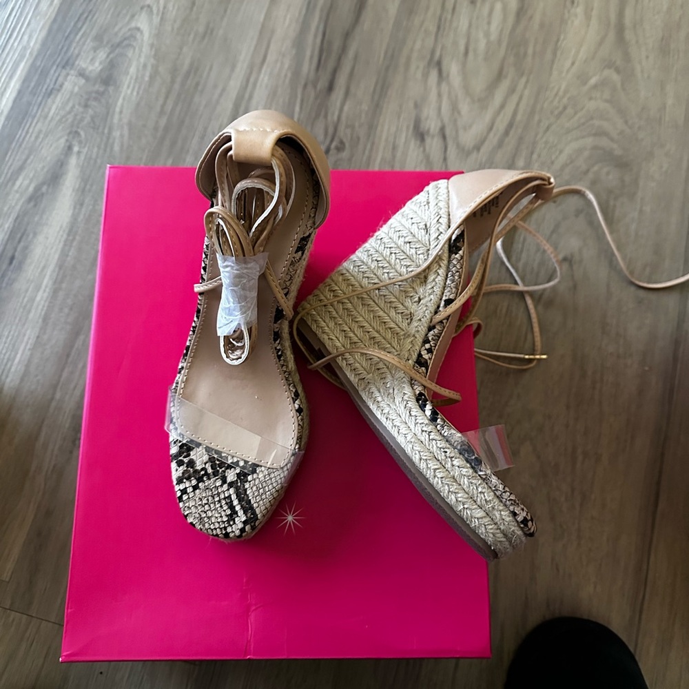 SOLD💕🎄Shoe Dazzle Cream and Black Espadrille Wedges